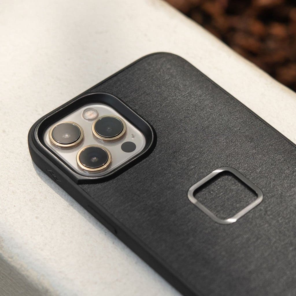 Kryt na iPhone 15 Pro Peak Design Mobile Everyday Case V2 - tmavě šedý - náhled 4