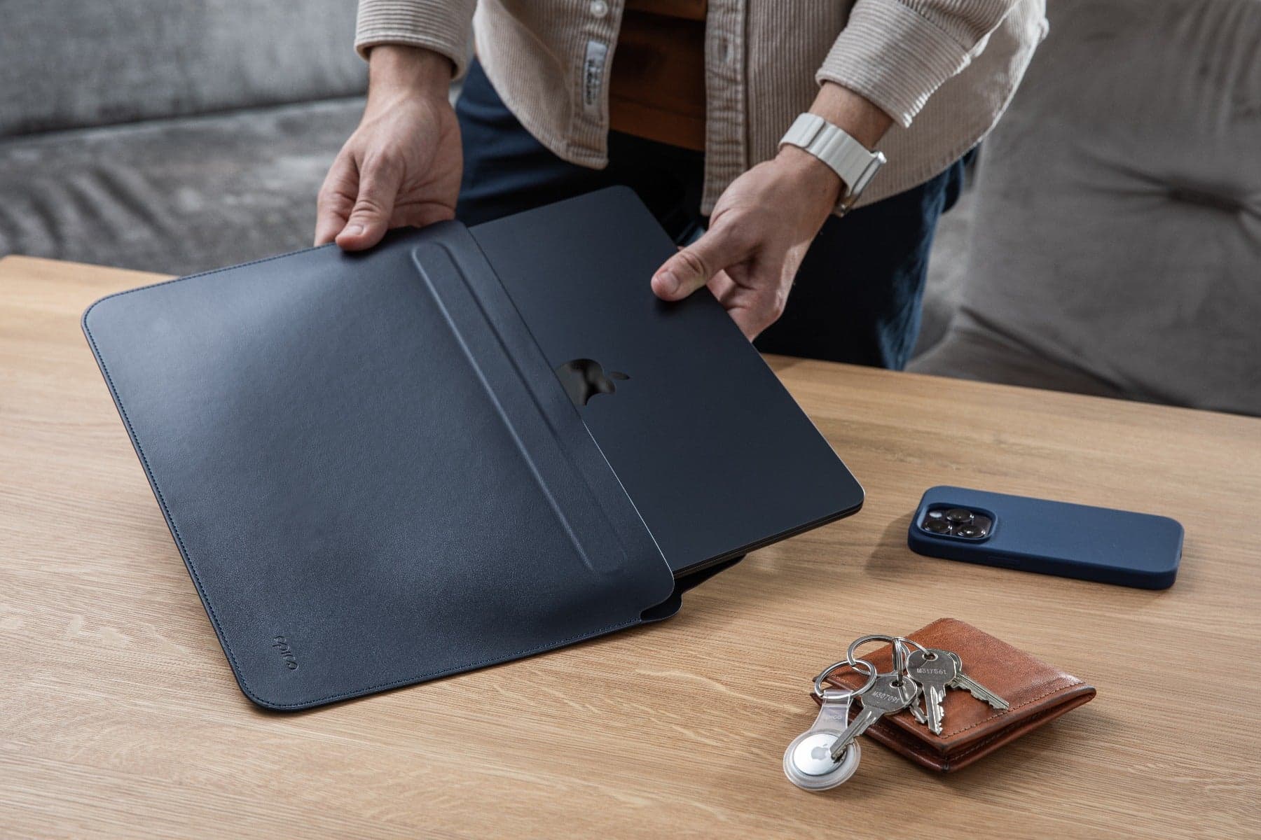 Kožený obal pro MacBook Air/Pro 13,3" Epico - tmavě modrý - náhled 4