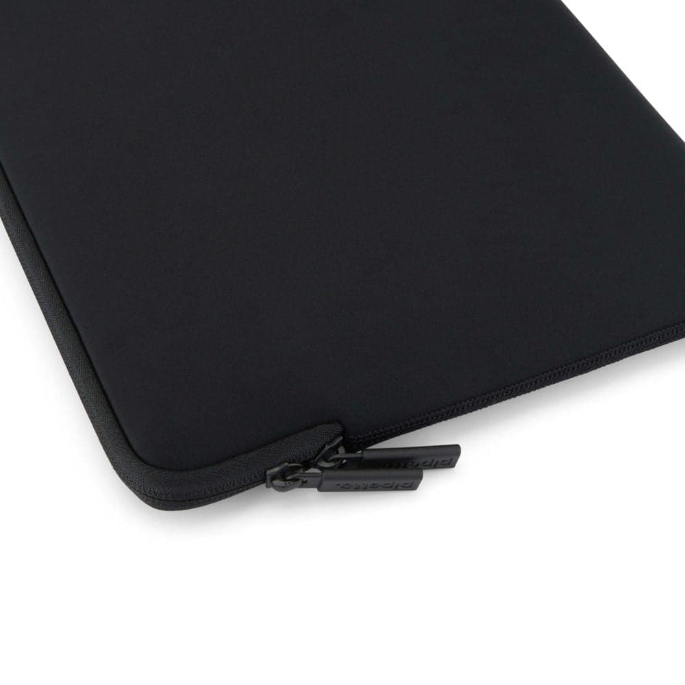 Ochranné pouzdro pro MacBook Neo Pipetto Classic Fit Sleeve - černé - náhled 3