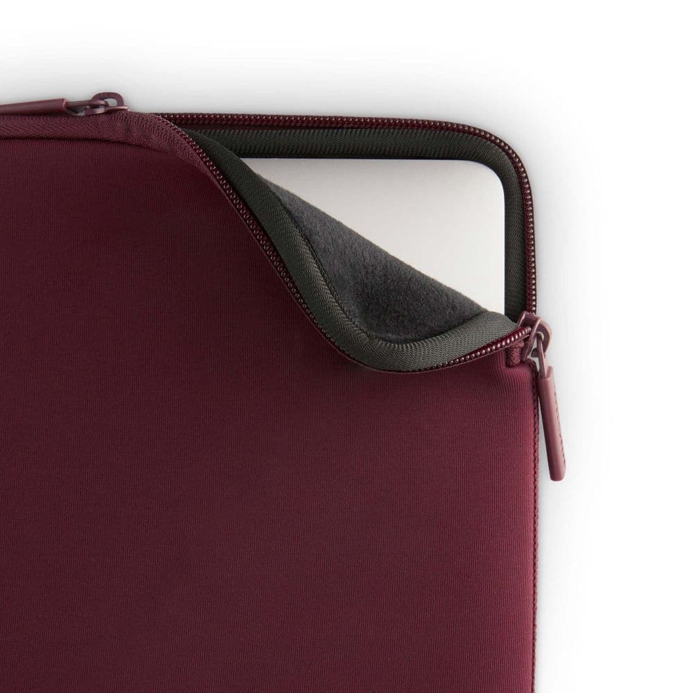 Ochranné pouzdro pro MacBook Neo Pipetto Classic Fit Sleeve - fialové - náhled 4