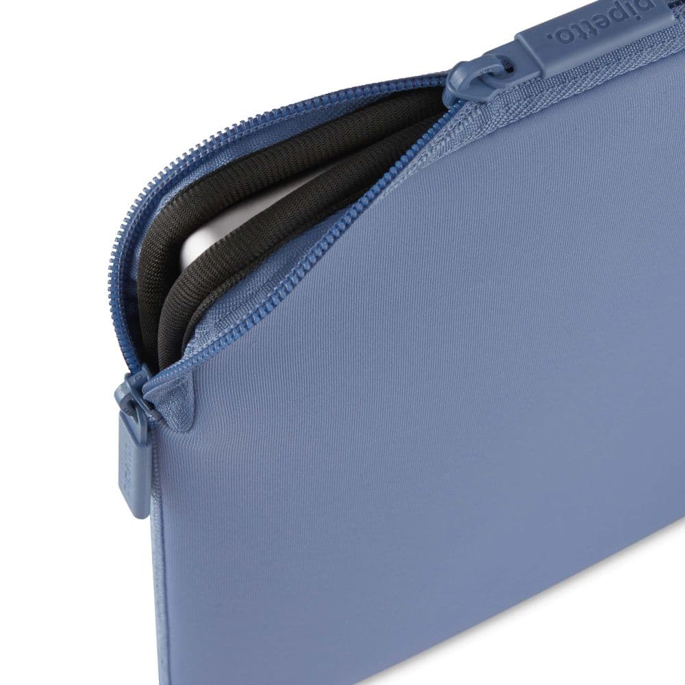 Ochranné pouzdro pro MacBook Neo Pipetto Classic Fit Sleeve - modré - náhled 3