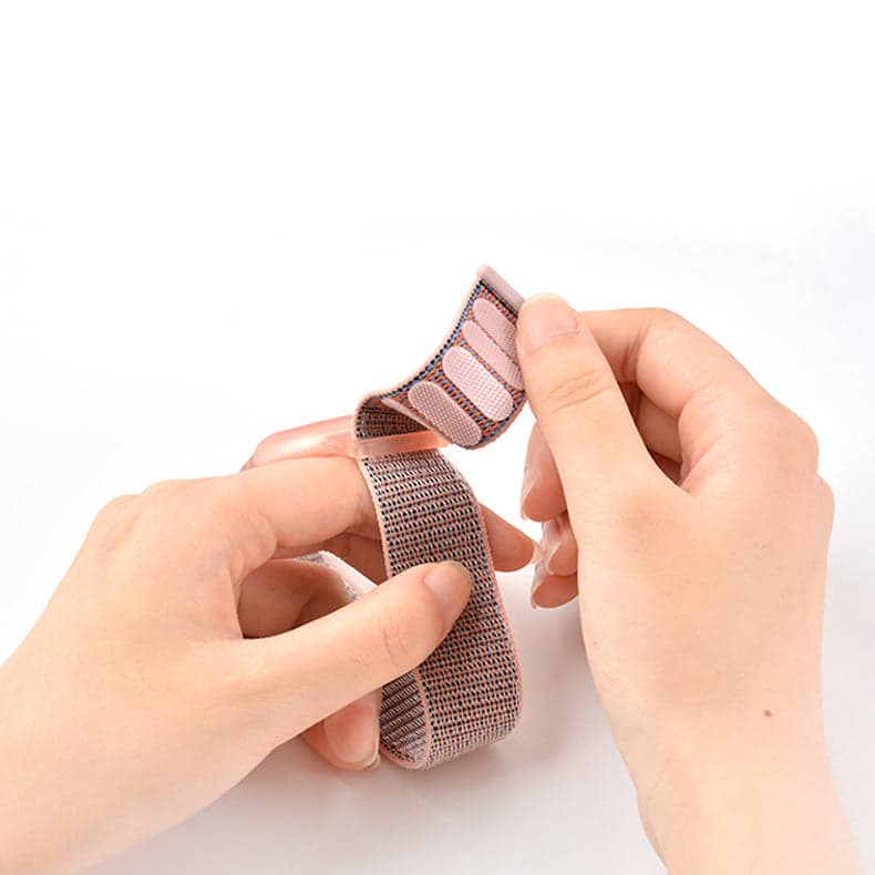 Pásek na ruku pro AirTag Mobile Origin AirTag Strap - růžový - náhled 4