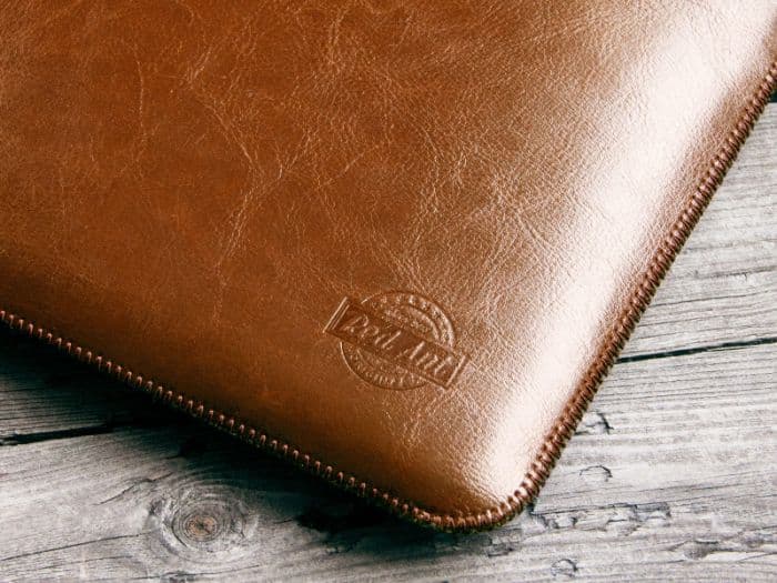 Obal na MacBook Air 13 " Red Ant Whiskey Aroma - hnědý - náhled 4