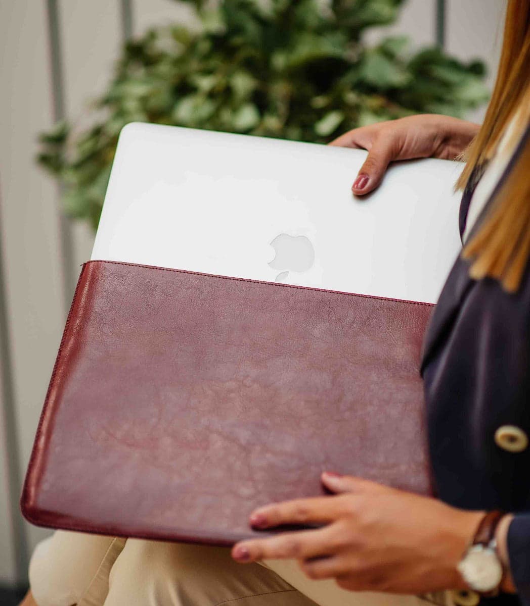 Obal na MacBook Pro 16" Red Ant Whiskey Aroma - červený - náhled 3