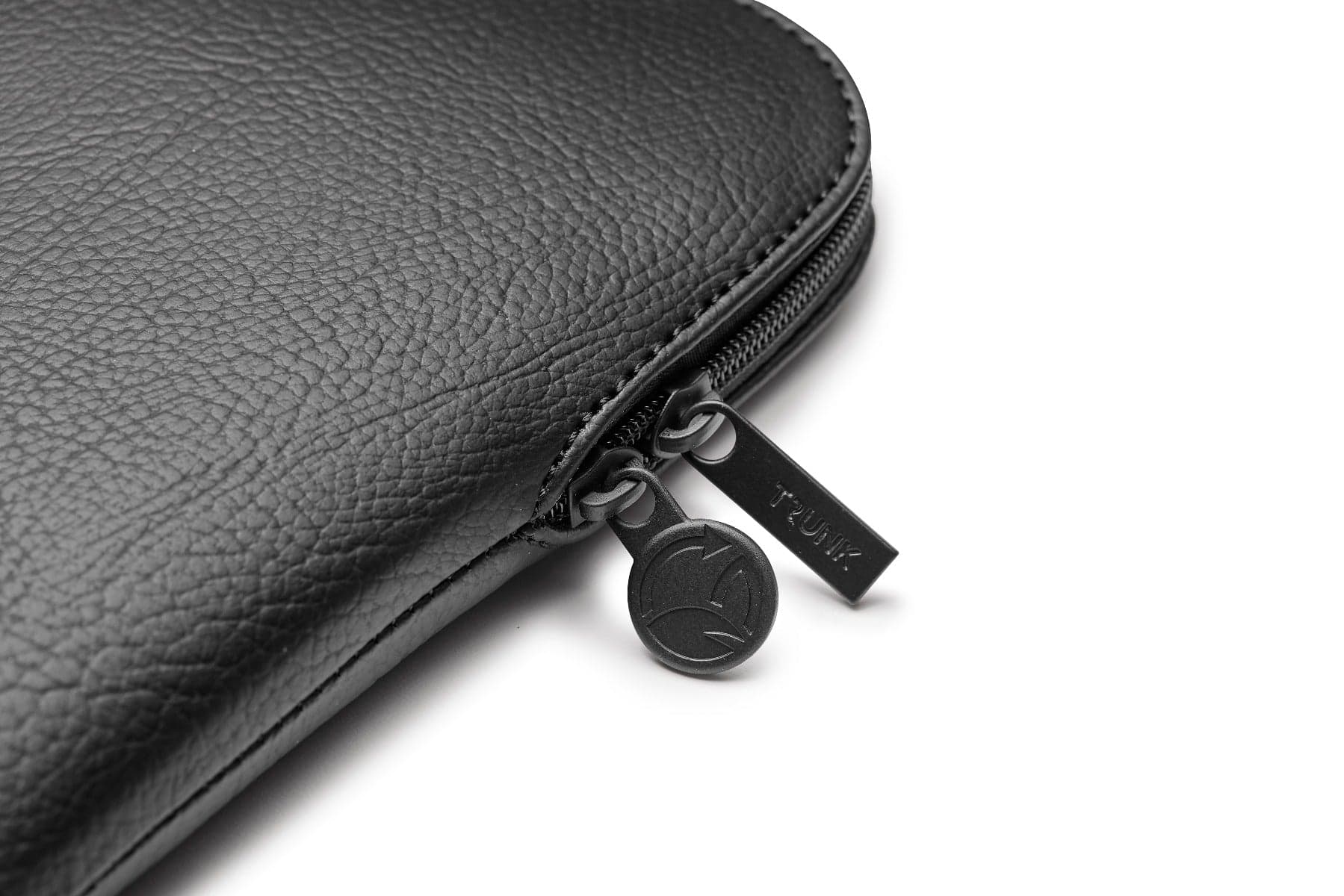 Pouzdro pro MacBook 13" Trunk Apple Peel Sleeve - černé - náhled 2