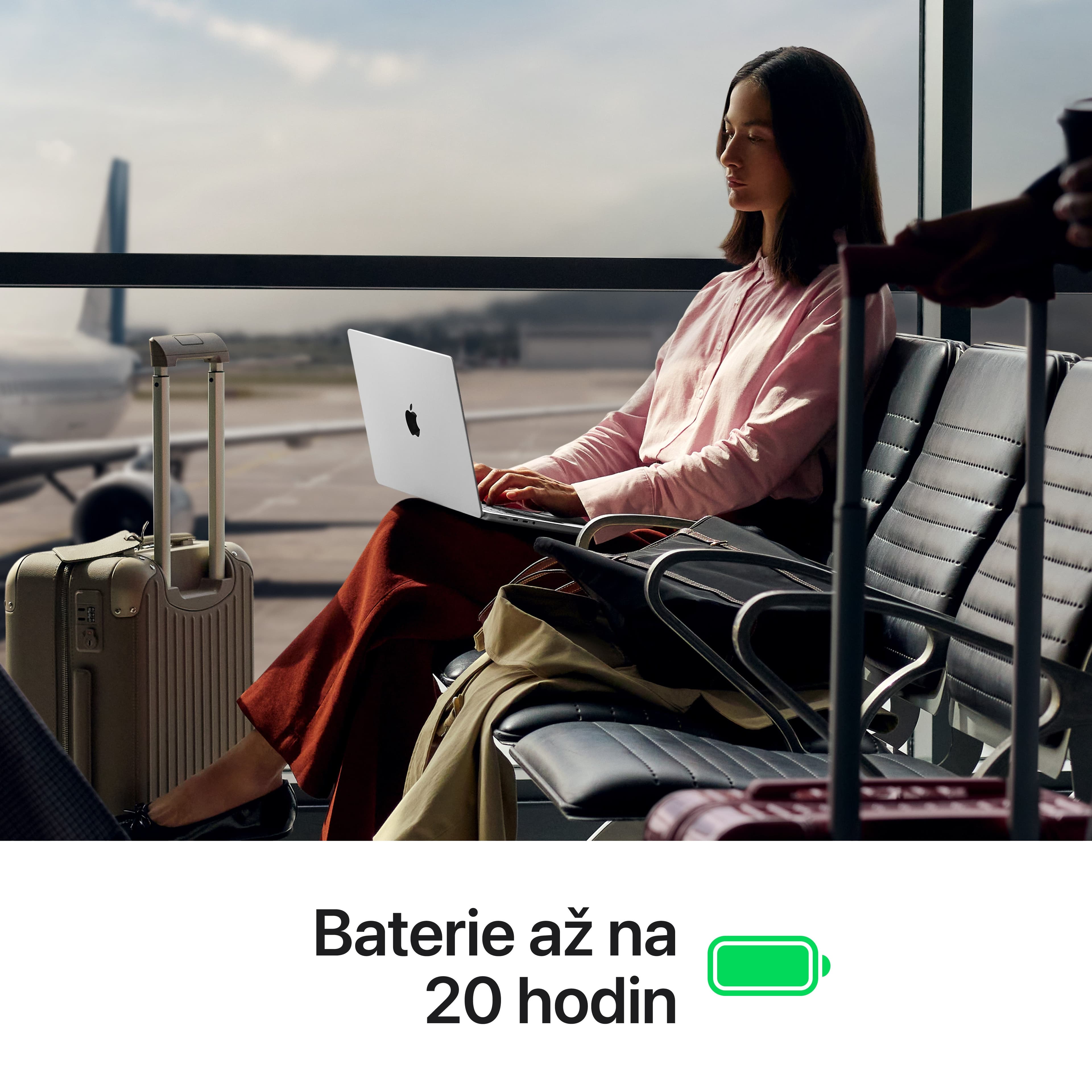 MacBook Pro 14,2", Apple M5 Max 18jádrové CPU, 32jádrové GPU, 36GB, 2TB SSD – stříbrný - náhled 5
