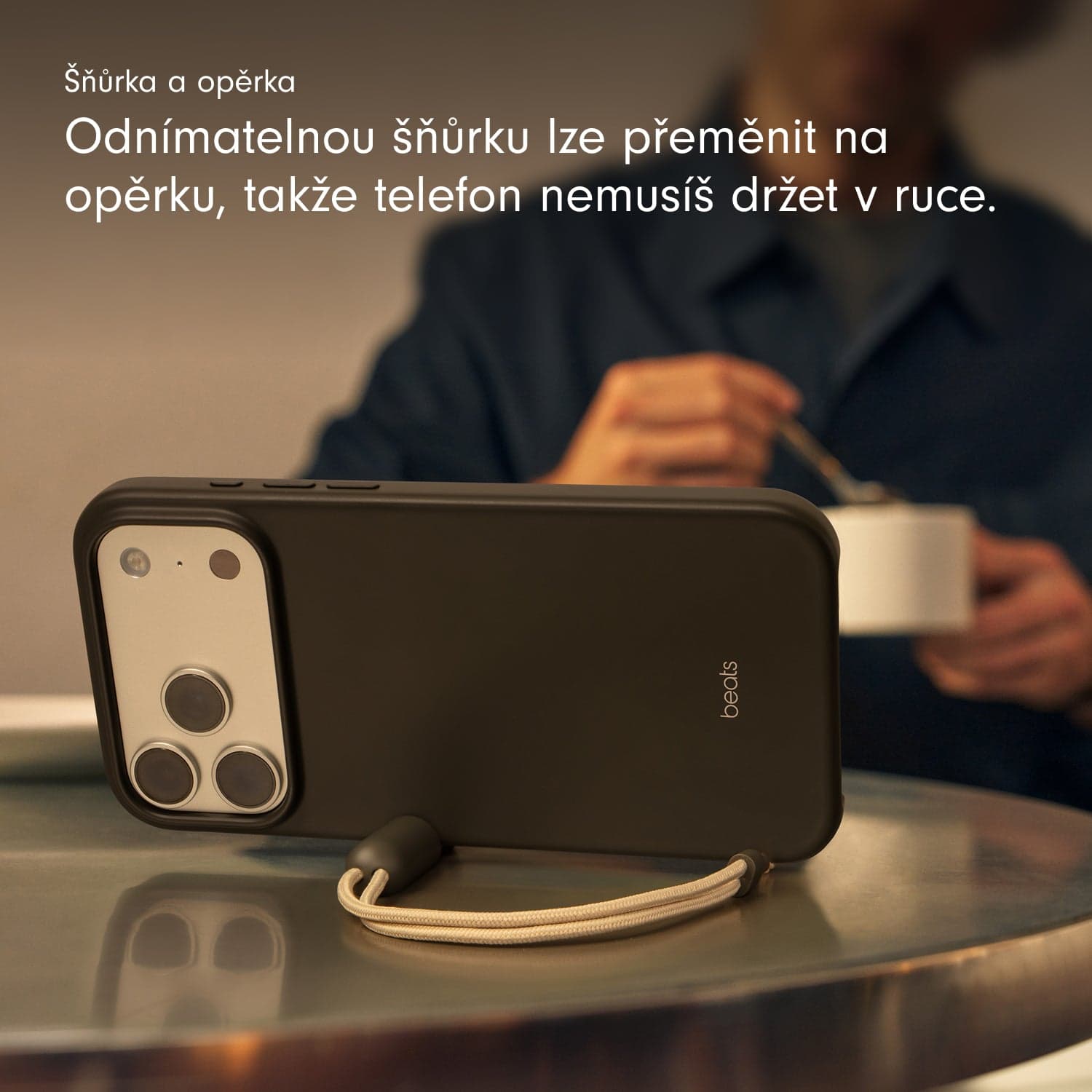 Kryt se stojánkem pro iPhone 17 Pro Beats s MagSafe a ovladačem fotoaparátu - granitově šedý - náhled 4