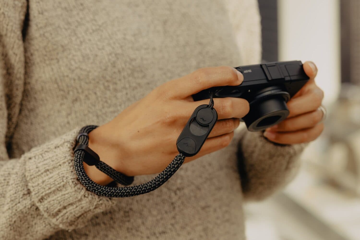 Minimalistický zápěstní popruh na fotoaparát Peak Design Cuff Rope Strap - náhled 2