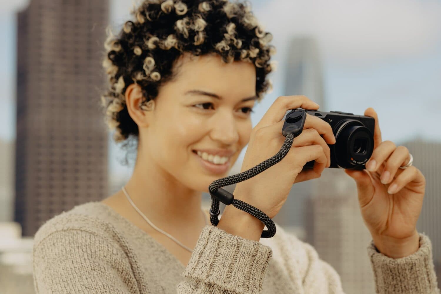 Minimalistický zápěstní popruh na fotoaparát Peak Design Cuff Rope Strap - náhled 3