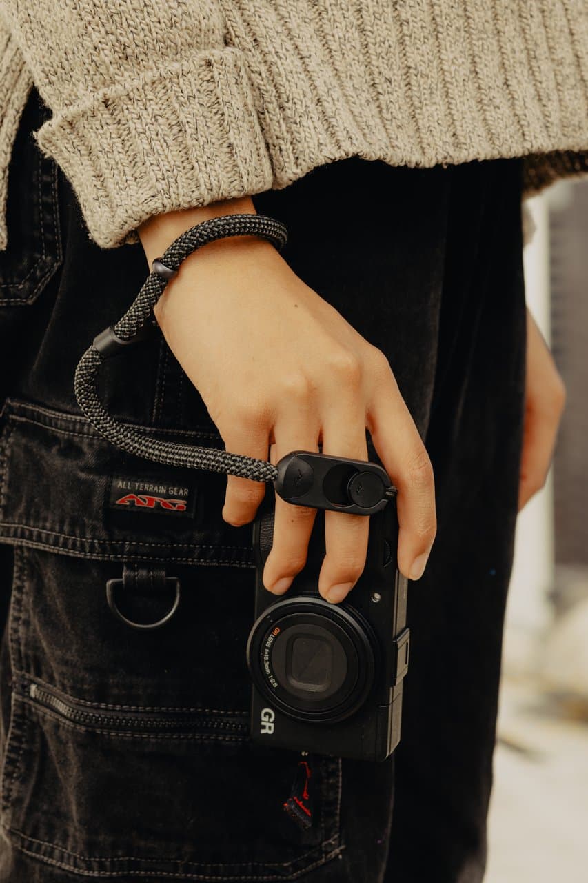 Minimalistický zápěstní popruh na fotoaparát Peak Design Cuff Rope Strap - náhled 4